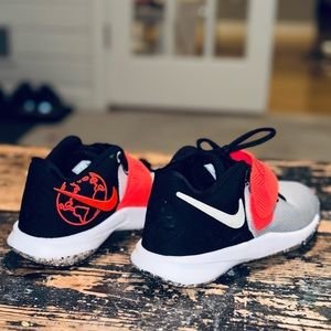 Nike Boys Kyrie Flytrap III - size 2y